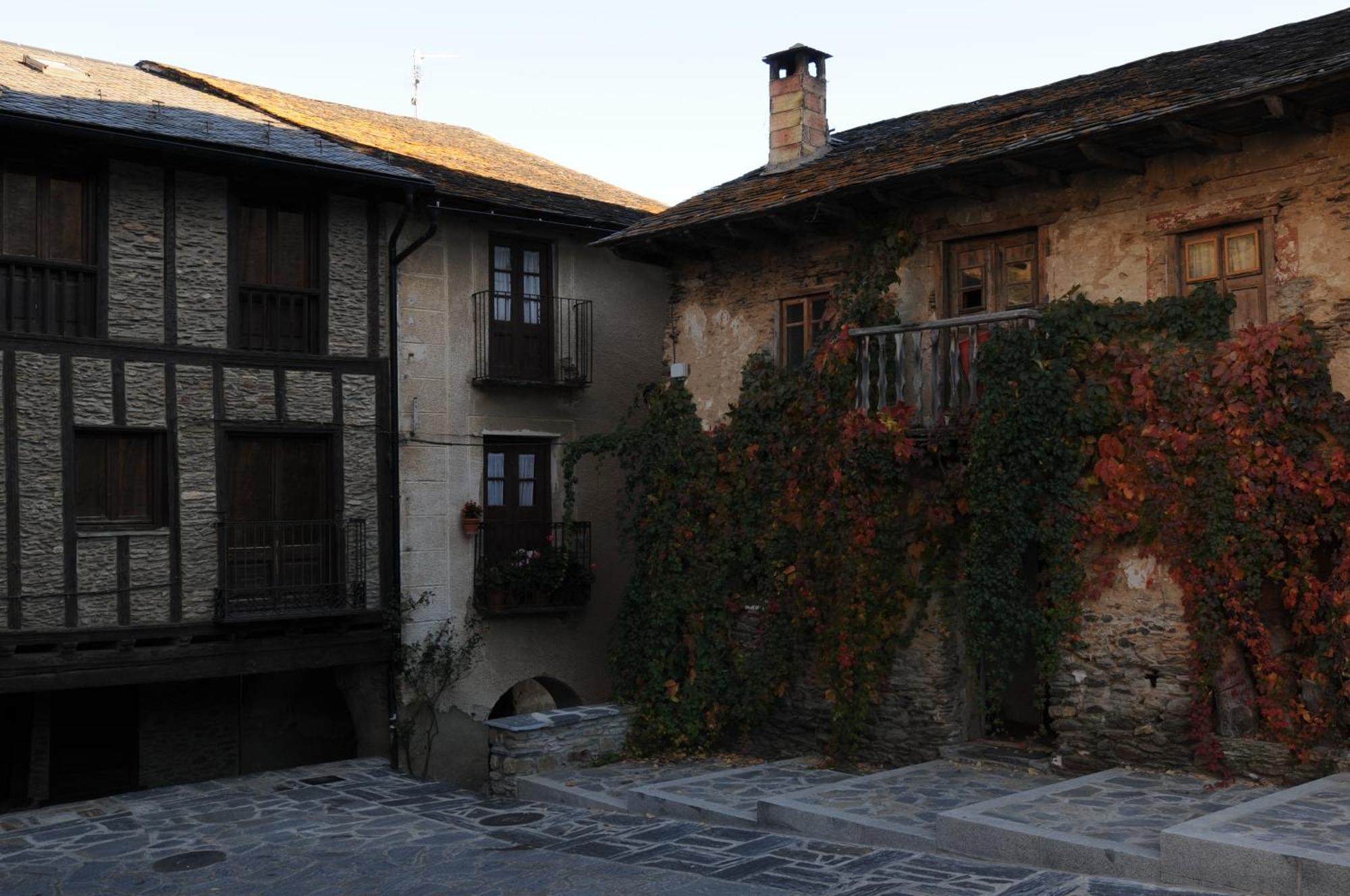 Casa Rural La Comella Tirvia Eksteriør billede