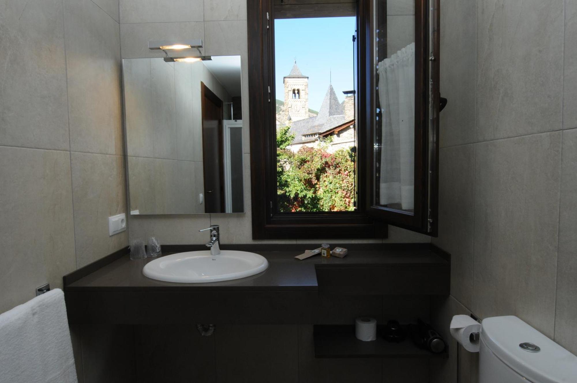 Casa Rural La Comella Tirvia Eksteriør billede
